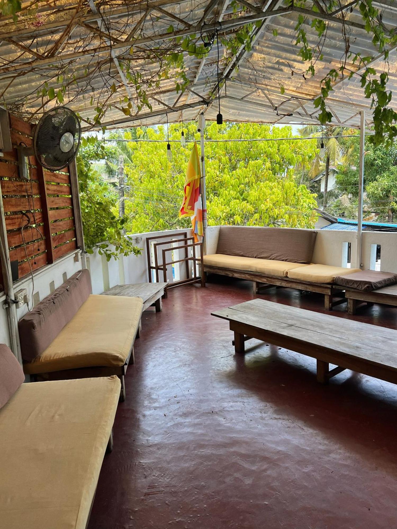 Hari Hari Hostel Велігама Екстер'єр фото
