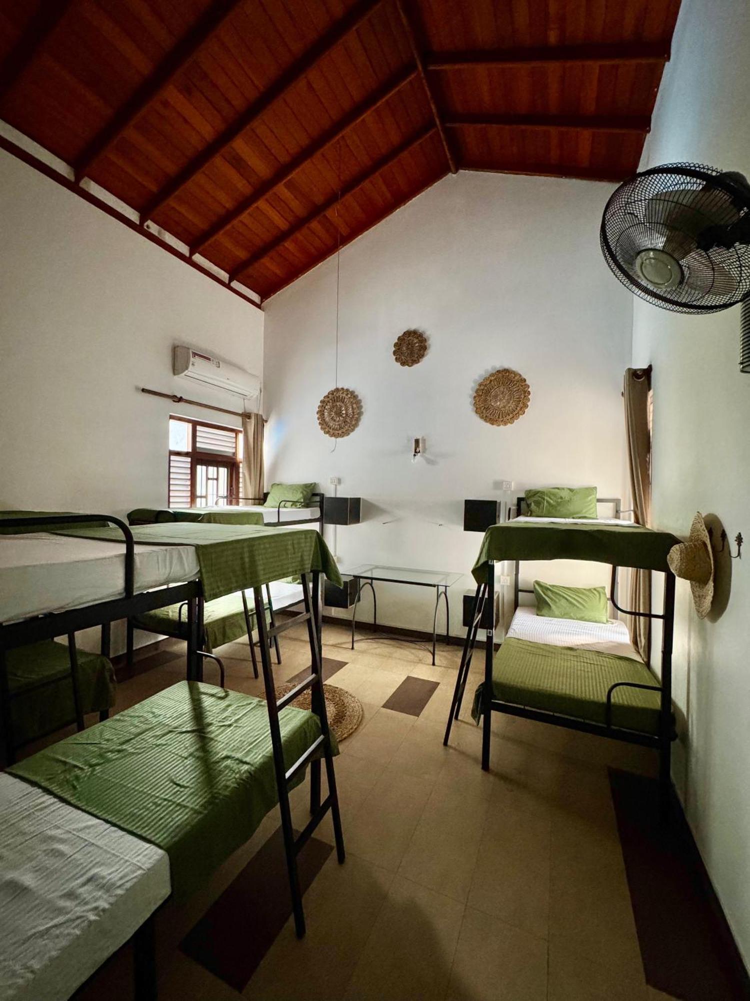 Hari Hari Hostel Велігама Екстер'єр фото