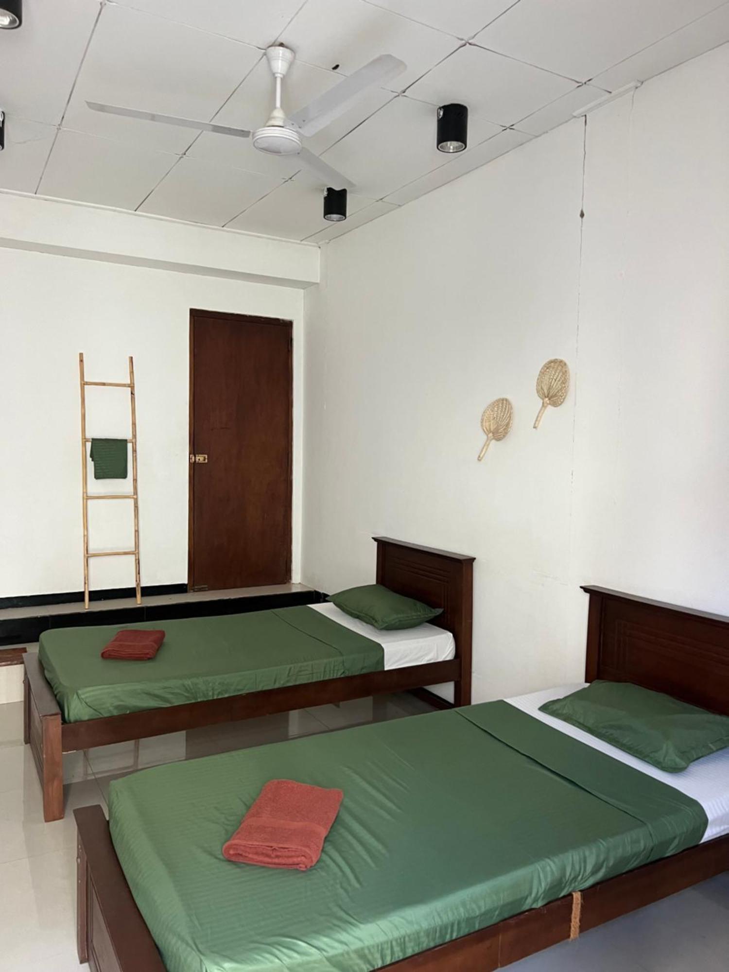 Hari Hari Hostel Велігама Екстер'єр фото
